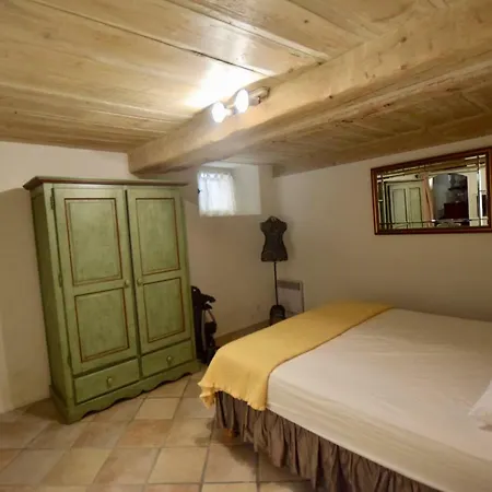 Castelet Apartment *