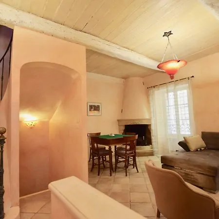 Castelet Apartment *